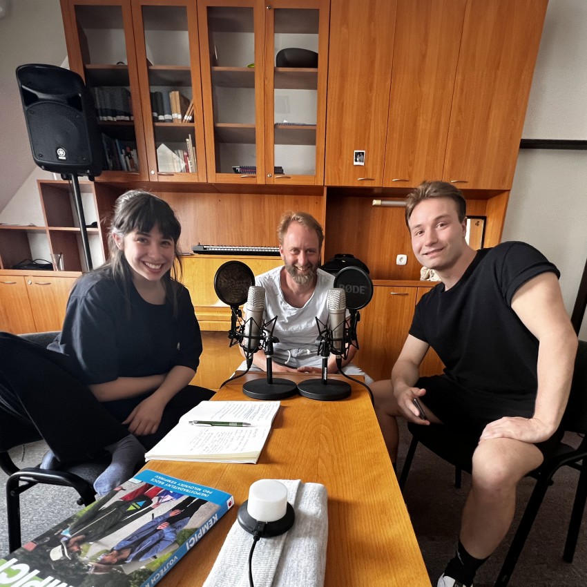 PODCAST ROKU #04 – Zabouchnuté klíče (věnováno Veronice Khek Kubařové)
